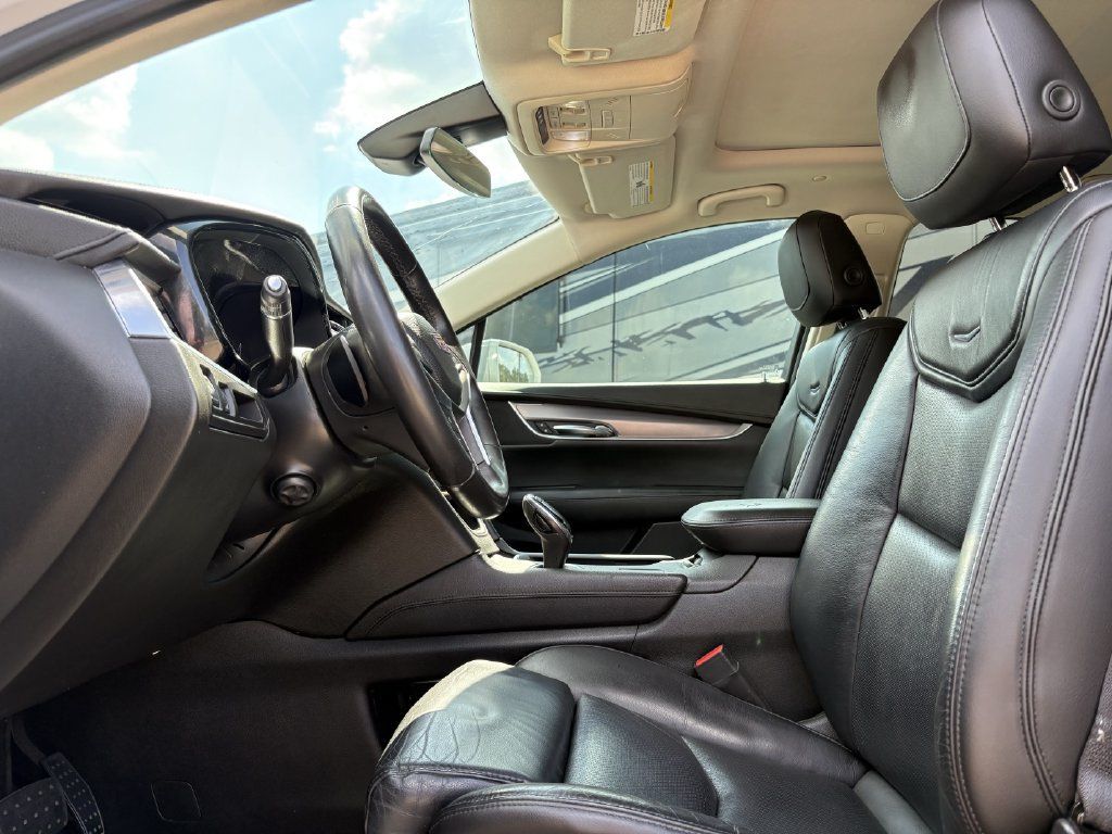 Used 2017 Cadillac XT5 Luxury w/ Driver Awareness Package FWD image 13