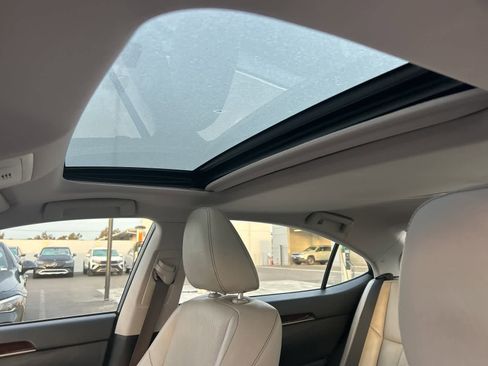 Used 2016 Lexus ES 300h image 23