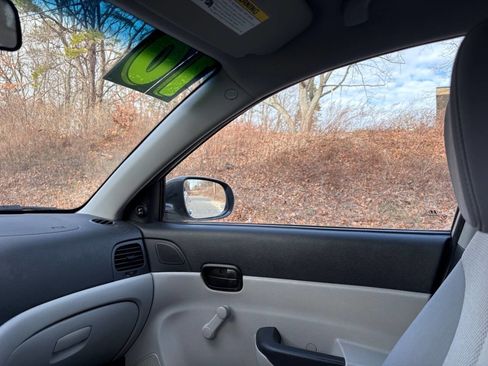 Used 2010 Hyundai Accent GLS image 12