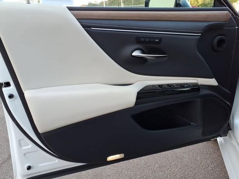 Used 2024 Lexus ES 300h w/ Premium Package FWD image 13