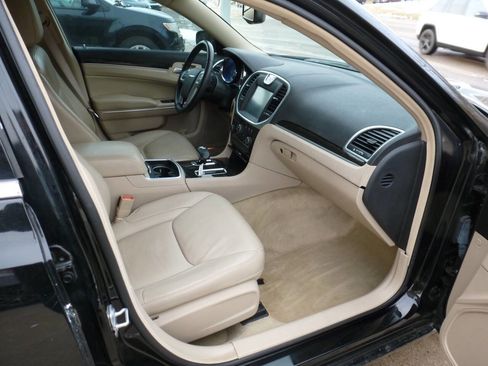 Used 2014 Chrysler 300 AWD image 11