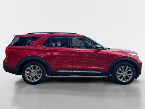 Used 2024 Ford Explorer XLT w/ Equipment Group 202A RWD image 7