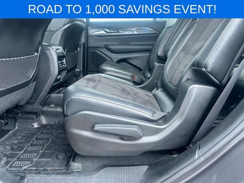 Used 2023 Jeep Grand Cherokee L Laredo image 18