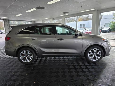 Used 2019 Kia Sorento SX image 3