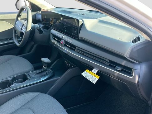 New 2025 Kia K4 LXS image 26