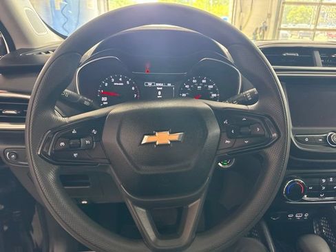 Used 2023 Chevrolet TrailBlazer LT FWD image 13