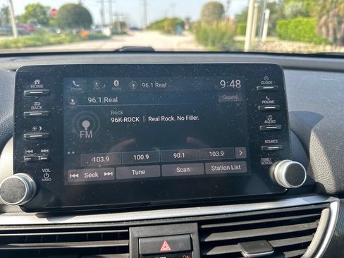 Used 2018 Honda Accord Sport image 27
