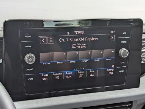 Used 2025 Volkswagen Jetta SE w/ Sunroof Package FWD image 29