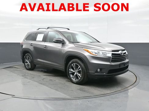Used 2016 Toyota Highlander XLE image 1