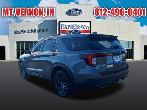 Used 2025 Ford Explorer ST-Line w/ ST-Line Street Pack image 8