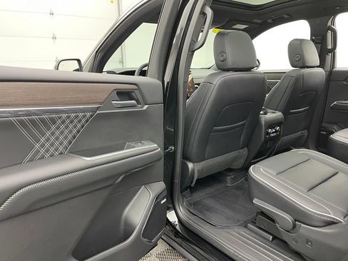Used 2025 GMC Acadia Denali w/ LPO, All-Weather Package AWD/4WD image 42