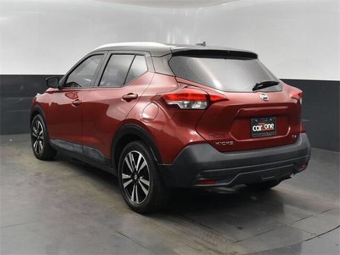 Used 2019 Nissan Kicks SV image 3
