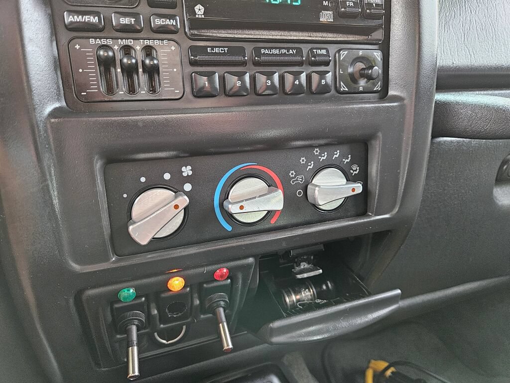 Used 2001 Jeep Wrangler Sport AWD/4WD image 17