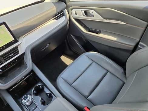 Used 2025 Ford Explorer Active w/ Active Comfort Package AWD/4WD image 15