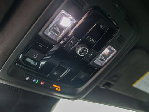 Certified 2025 Cadillac Escalade ESV V AWD/4WD image 21