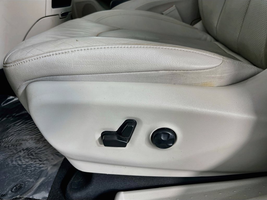 Used 2021 Chrysler Pacifica Touring-L FWD image 25