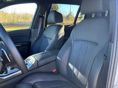 Used 2025 BMW X7 M60i image 7