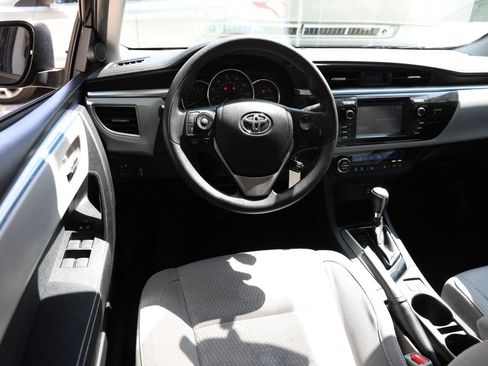 Used 2015 Toyota Corolla LE FWD image 13
