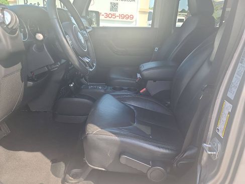 Used 2015 Jeep Wrangler Unlimited Sahara AWD/4WD image 13