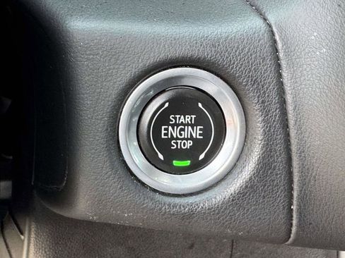 Used 2021 GMC Yukon XL SLT image 9