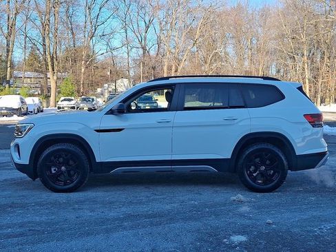 Used 2025 Volkswagen Atlas Peak Edition SE image 6