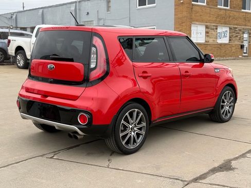 Used 2018 Kia Soul ! FWD image 4