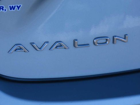 Used 2016 Toyota Avalon XLE image 12