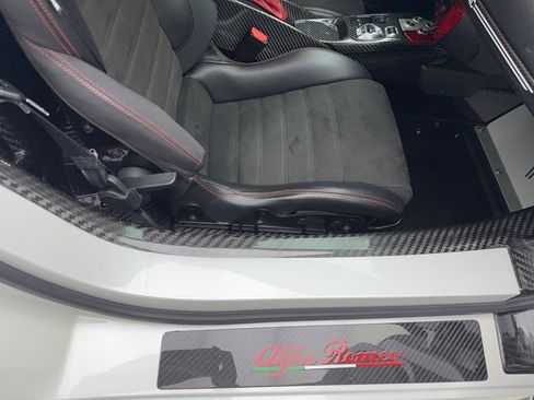 Used 2018 Alfa Romeo 4C Spider RWD image 30