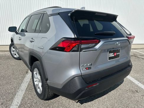Used 2021 Toyota RAV4 XLE w/ XLE Grade Weather Package AWD/4WD image 5
