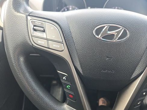 Used 2017 Hyundai Santa Fe SE AWD/4WD image 16