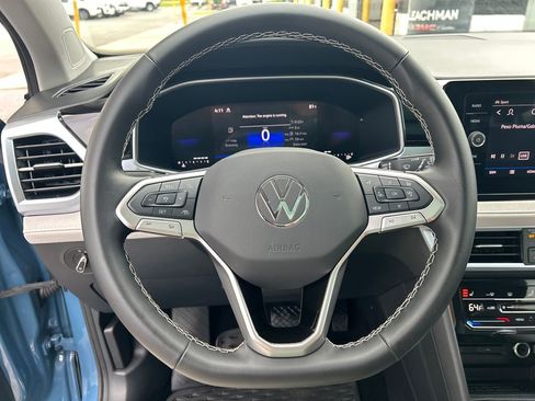 Used 2025 Volkswagen Taos SE AWD/4WD image 23