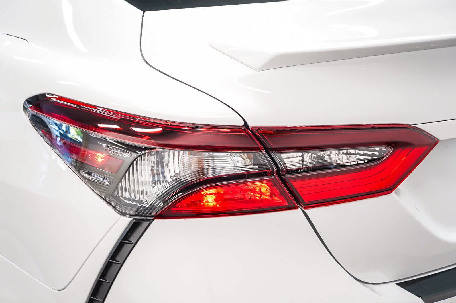 Used 2024 Toyota Camry SE w/ Convenience Package FWD image 9