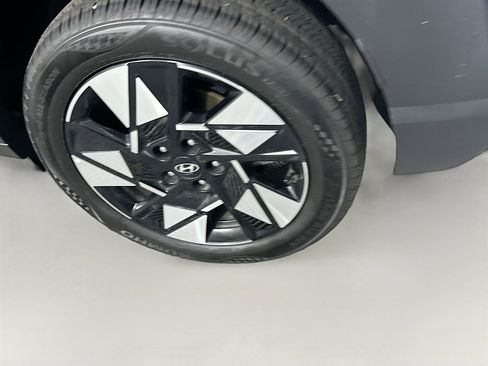 Used 2025 Hyundai Kona SEL image 11