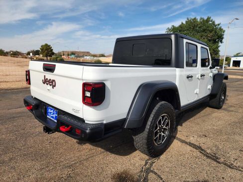 Used 2024 Jeep Gladiator Rubicon w/ Safety Group AWD/4WD image 5