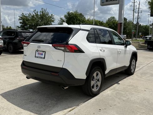 Used 2025 Toyota RAV4 XLE FWD image 5