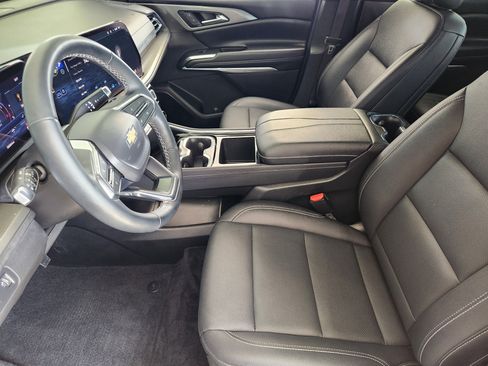 Certified 2025 Chevrolet Traverse LT FWD image 14