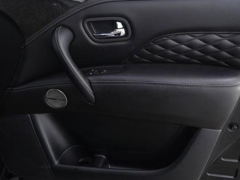 Used 2024 INFINITI QX80 Premium Select image 9