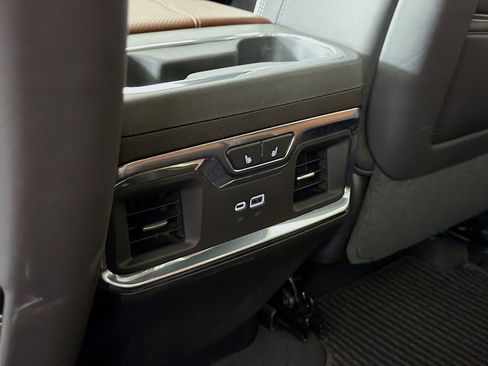 Used 2024 GMC Sierra 2500 Denali Ultimate AWD/4WD image 29