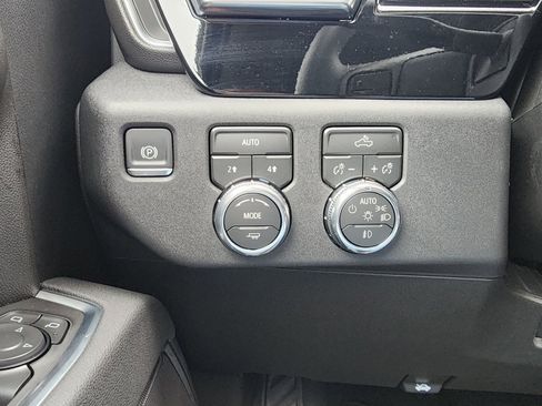 New 2026 GMC Sierra 1500 Elevation image 19