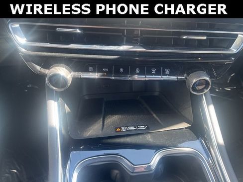 Used 2025 Chevrolet Traverse LT image 24