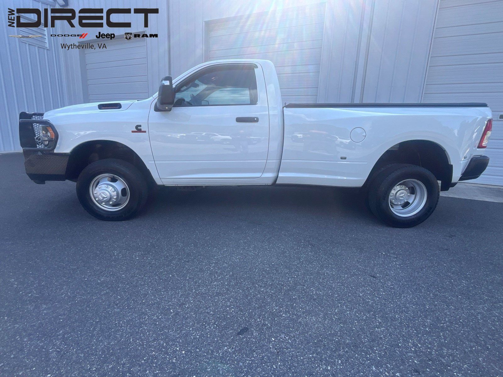 Used 2024 RAM 3500 Tradesman w/ Convenience Group AWD/4WD image 3