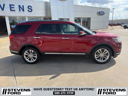 Used 2019 Ford Explorer Limited w/ Class III Trailer Tow Package FWD image 3