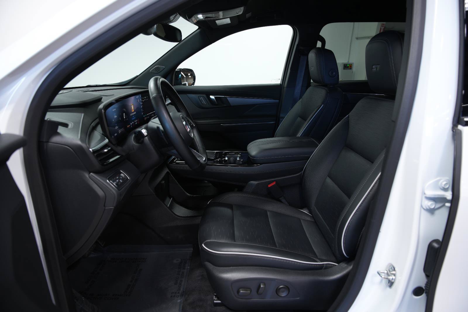 Used 2025 Buick Enclave Sport Touring AWD/4WD image 33
