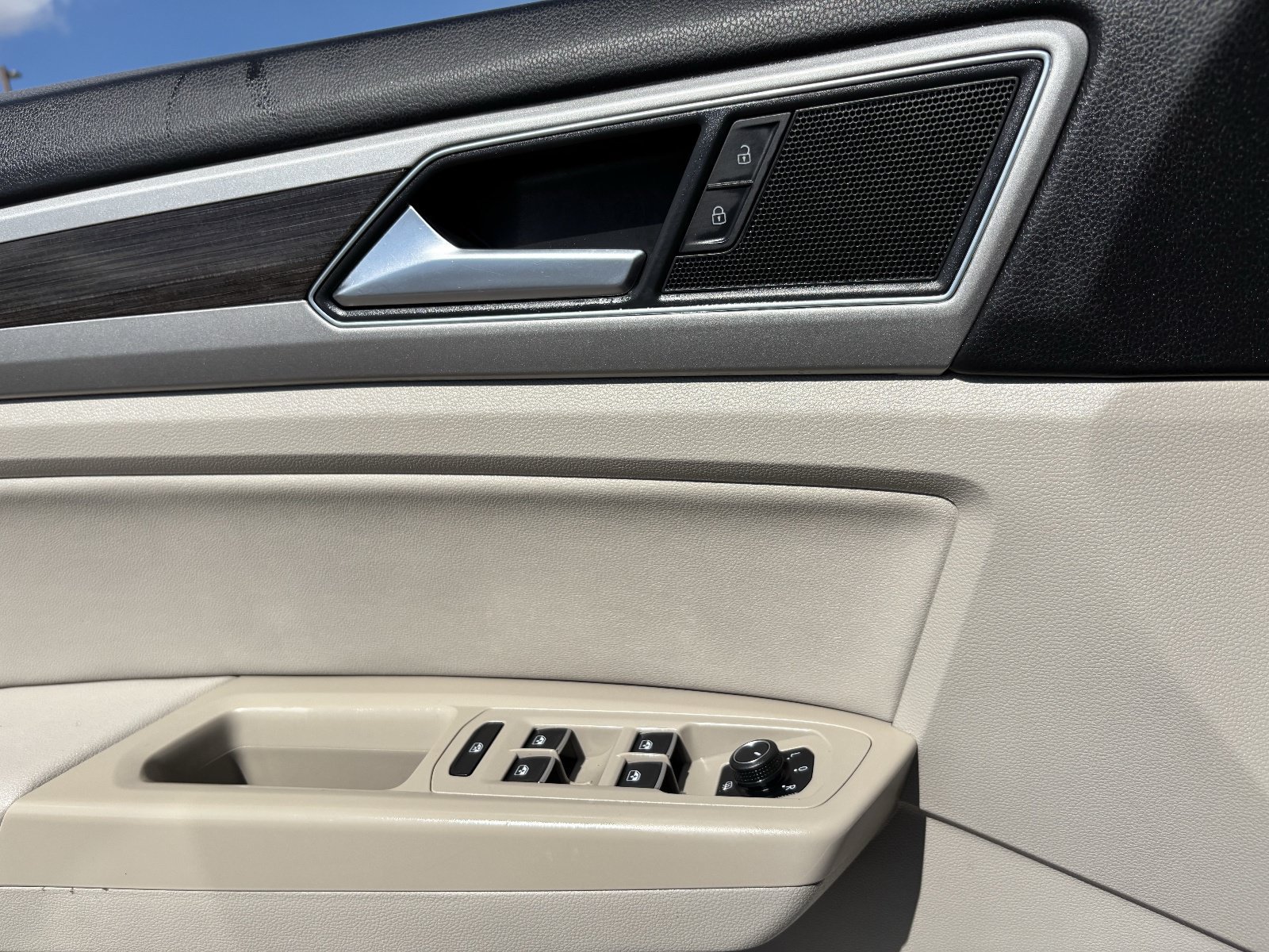 Used 2018 Volkswagen Atlas SE AWD/4WD image 23