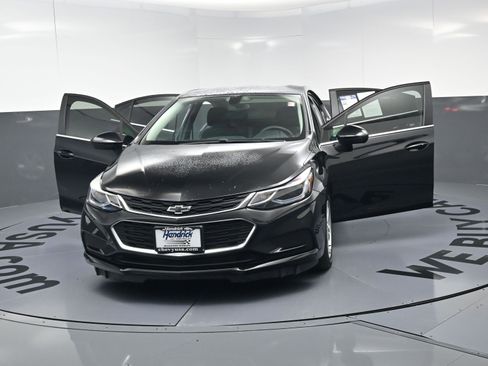 Used 2018 Chevrolet Cruze LT w/ Convenience Package image 22