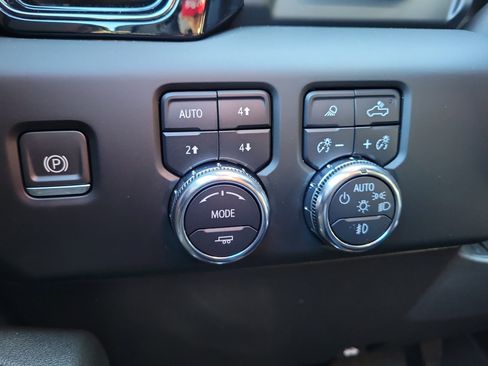 Used 2024 GMC Sierra 1500 AT4 w/ Technology Package image 19