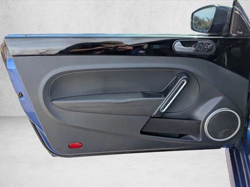 Used 2013 Volkswagen Beetle R-Line image 11