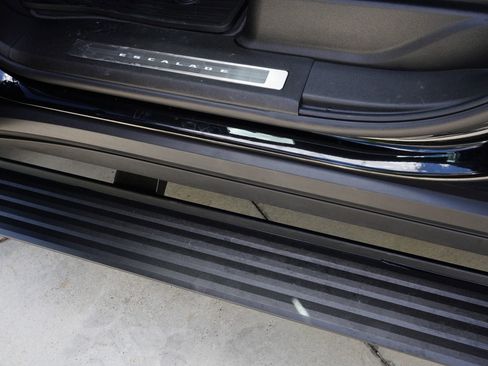 Used 2026 Cadillac Escalade V w/ LPO, ONYX Package image 16