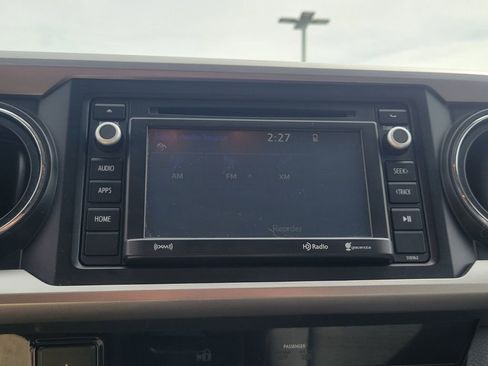 Used 2017 Toyota Tacoma SR5 image 18