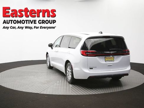 Used 2023 Chrysler Pacifica Touring-L FWD image 67